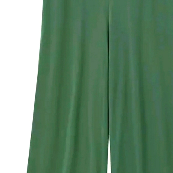 NWT 14W/16W Torrid green culottes pants - studio knit - Picture 1 of 4